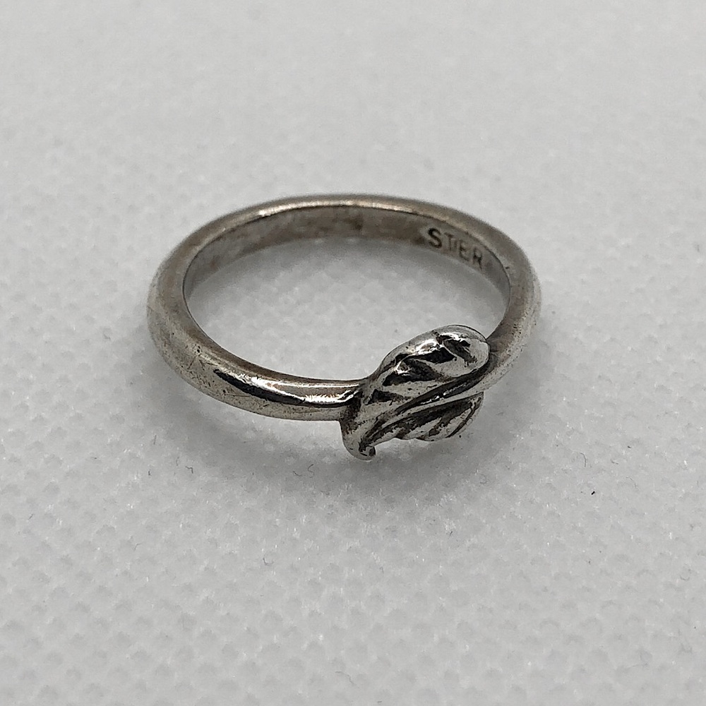 Tiny .925 Leaf Ring